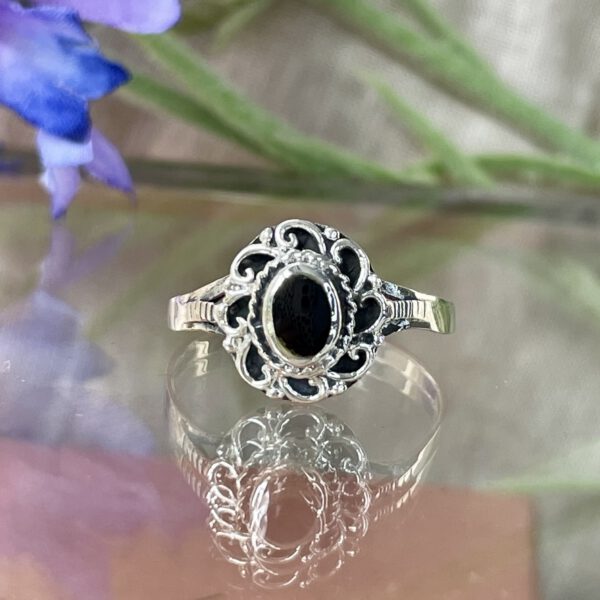 Zilveren ring met zwarte Onyx (maat 18,5)